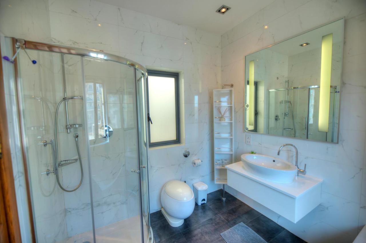 Spacious 3Bedrooms With Spectacular Views Goslm-6 Sliema Bagian luar foto